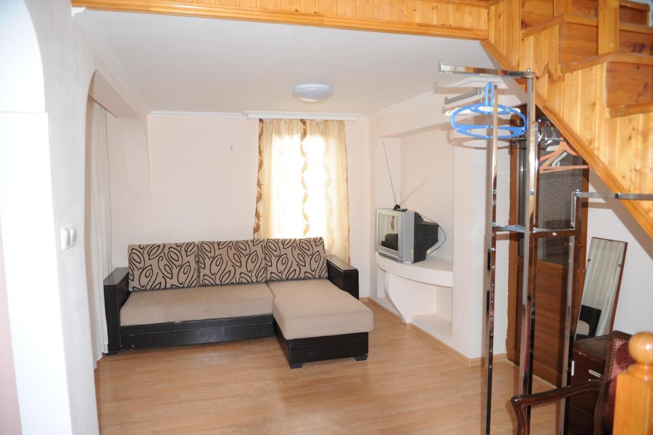 Apartment On Prospekt Mira 71 Sukhumi Exterior photo
