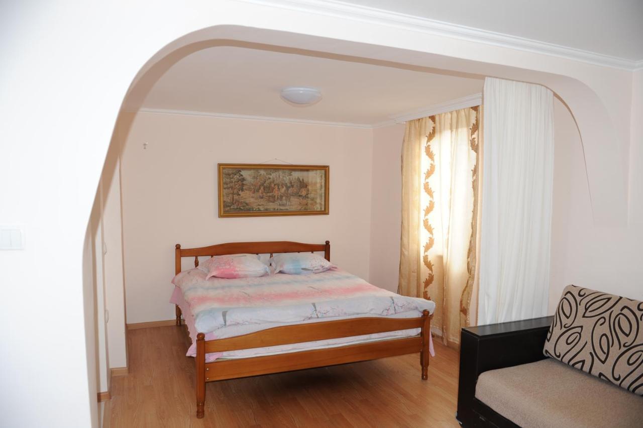 Apartment On Prospekt Mira 71 Sukhumi Exterior photo